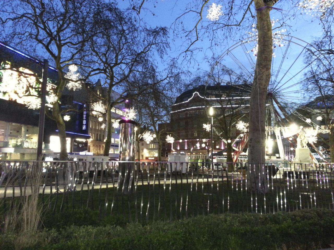 Leicester Square le soir / Leicester Square in the evening